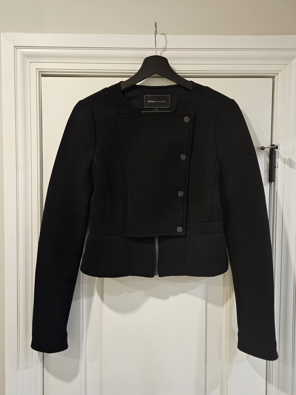 BCBGMAXAZRIA Black Cropped Zip Front Jacket